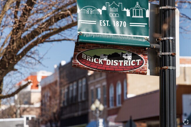 Discover unique shops and dining in The Brick District of Fulton, Missouri.