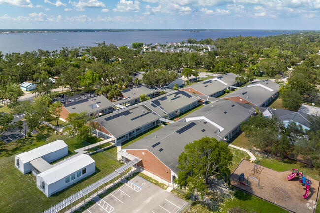 Edgewood Academy in Fort Myers gets an overall average score rating of 6 out of 10.