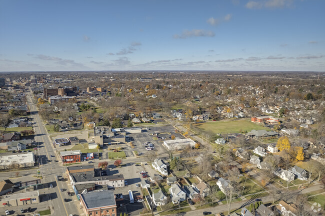 The Loomis neighborhood is just a few minutes drive from downtown Jackson.