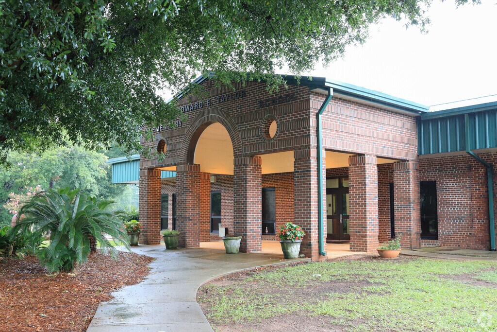 E.E. Taylor Elementary is the public primary school choice for Burneswood children.