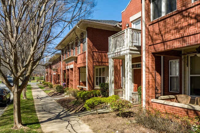 You can find Condos around the First Ward neighborhood.