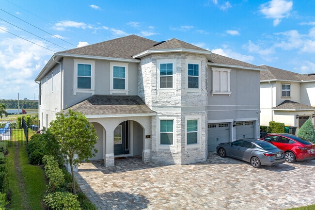 Encore Resort at Reunion offers large spacious homes.