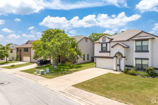 Various styles of homes in the Lakeside at Lake Georgetown neighborhood.