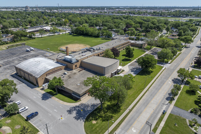Sandburg Middle School is located conveniently near a residential area.