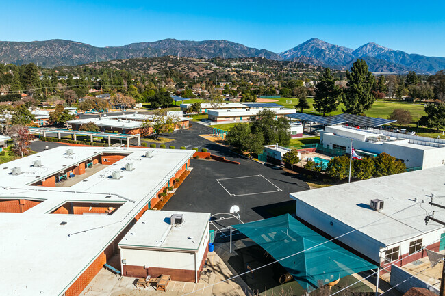 Courses in Reading, Writing, and Literature are available at Sumner Elementary School.
