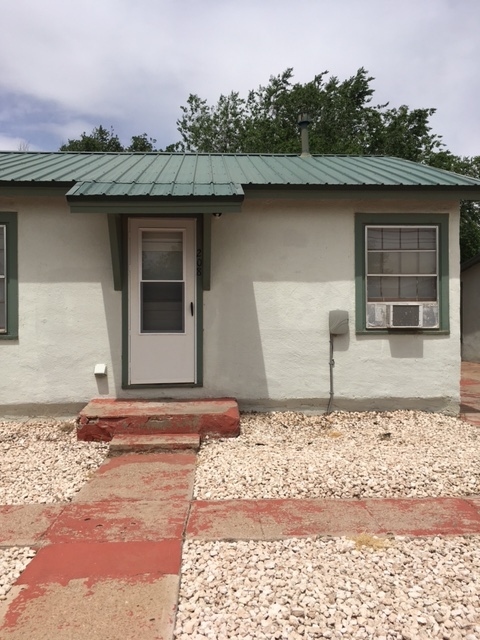 208 W 9th St, Portales, NM 88130