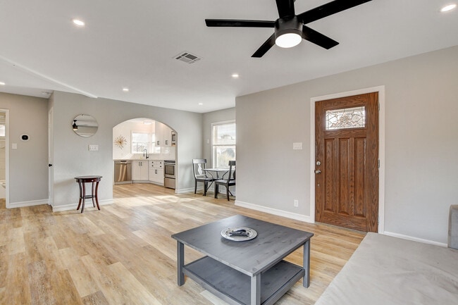 1017 E Oakey Blvd, Las Vegas, NV 89104 - photo 4