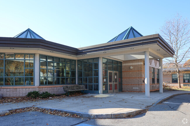 Cove Elementary School is located in the Cove neighborhood of Beverly.