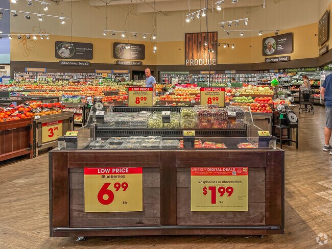 Sunrise Park has Ralphs close by for all of the residents' grocery needs.