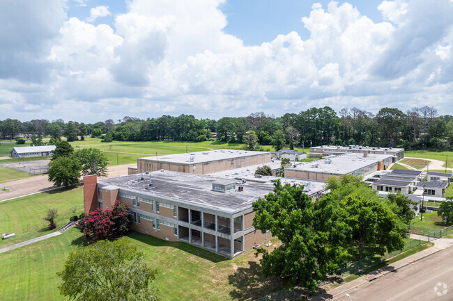 With a student-teacher ratio of 14 to 1, Wingfield High School emphasizes a balance.