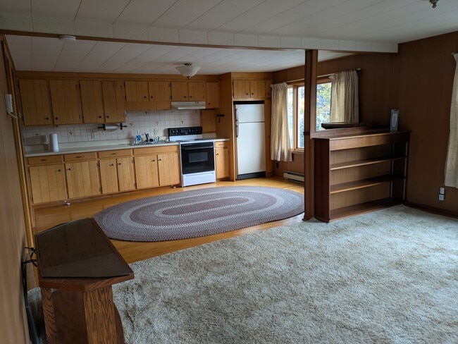 kitchen/dining area