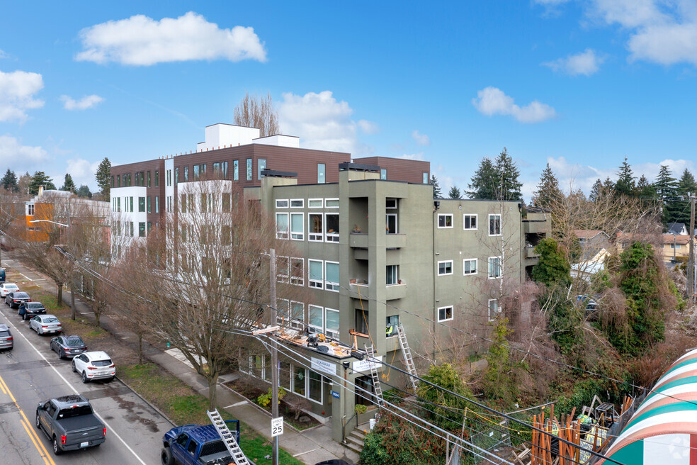 West Seattle Flats: Leasing Specials! Beautiful City Living Close to Beaches and Parks, Seattle, WA 98126 - photo 1