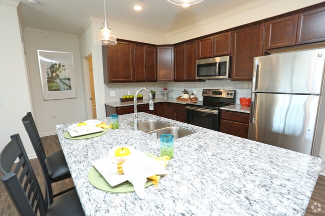 2BR, 2BA - 1,225 SF - Kitchen