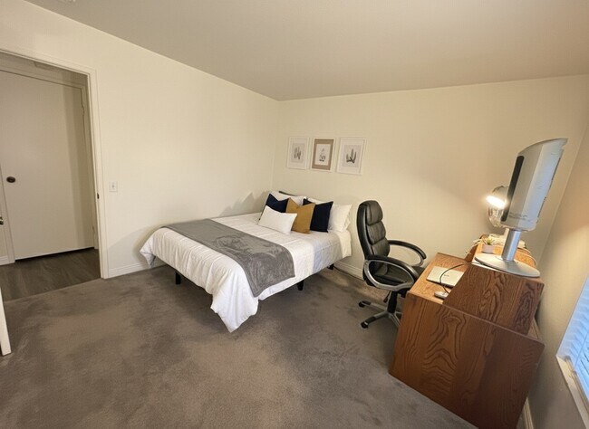 25713 Sycamore Pointe unit A1, Lake Forest, CA 92630 - photo 5