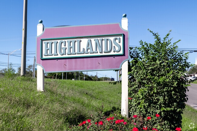 Homes in Highlands typically sell after 4 days on the market.