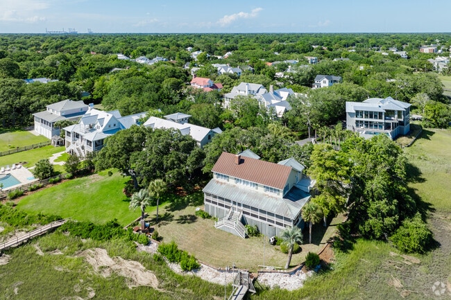 Discover coastal styles of homes with Charleston charm at Old Village in Mount Pleasant.