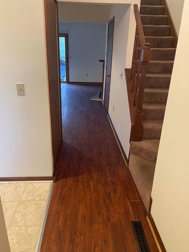 2160 Regency Dr, East Lansing, MI 48823 - photo 4