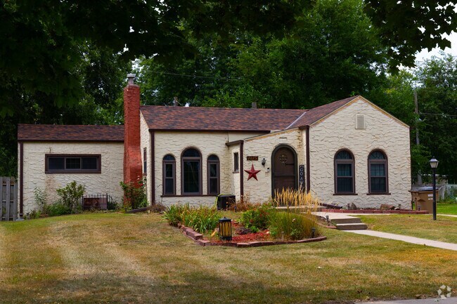 Older houses in Aurora showcase early 20th-century architecture near downtown.