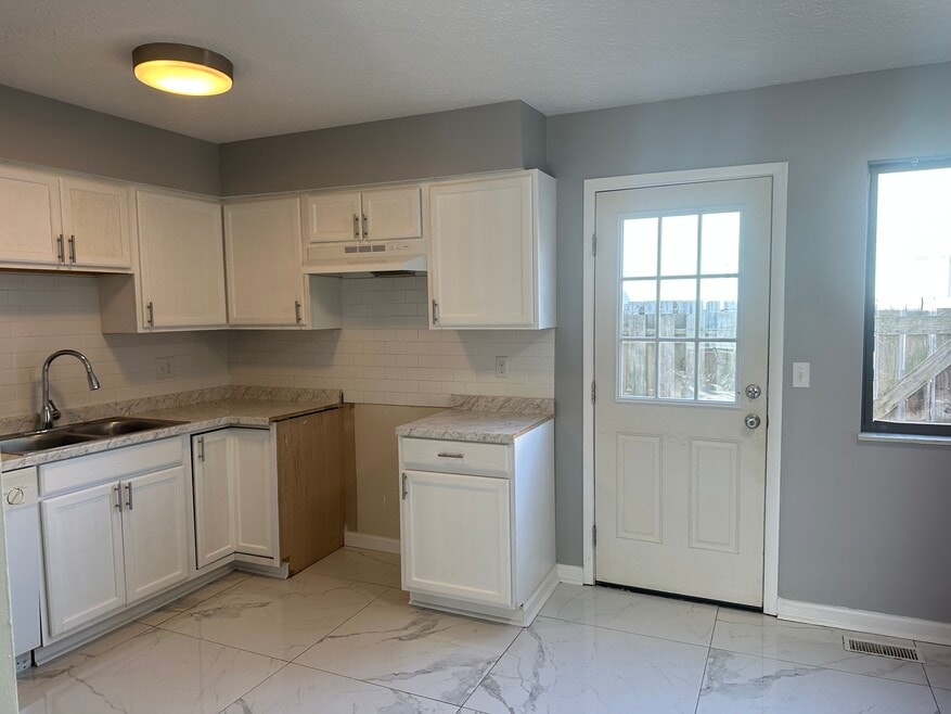 7344 Fall Creek Ln unit 7344 Fall Creek Ln, Columbus, OH 43235 - photo 1