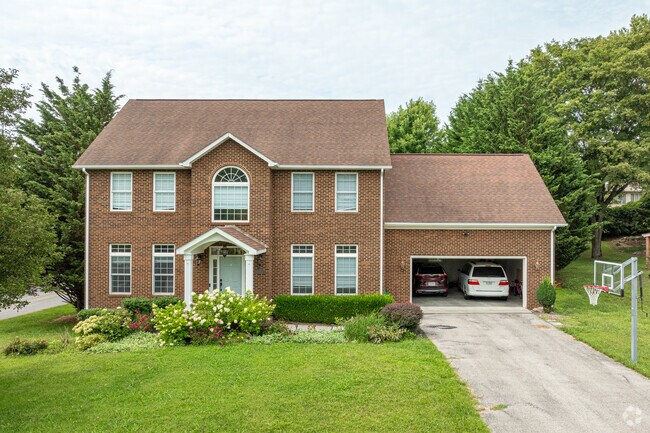 You may come across some contemporary colonial homes in the vicinity of Apperson-Dickerson.