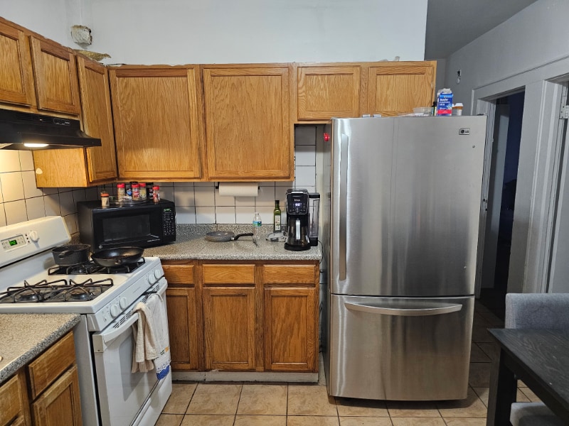 632 Adams Ave unit 2nd floor rear, Elizabeth, NJ 07201 - photo 1