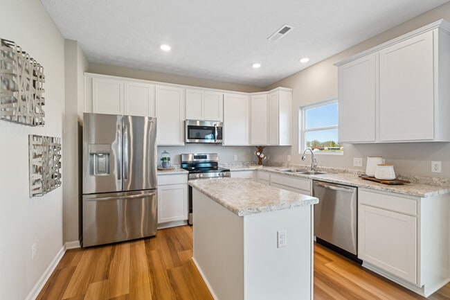 1502 Arrowhead Dr, Piqua, OH 45356 - photo 3