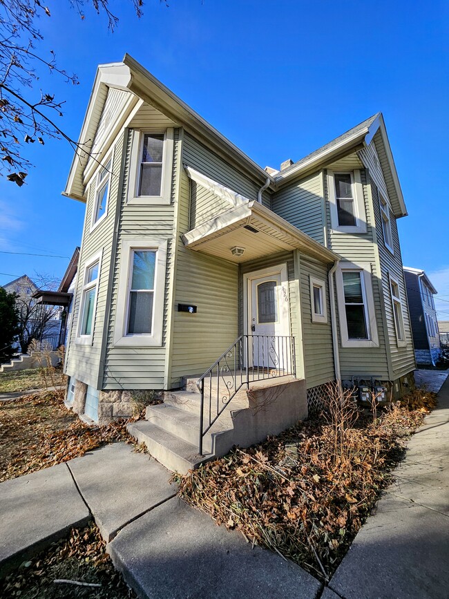 426 E Smith St Unit 1, Milwaukee, WI 53207