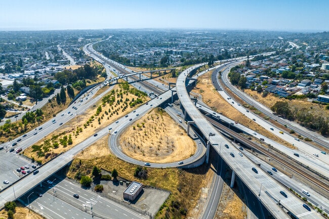 Upper B Street is close to the I-580/I-238 interchange connecting residents to other Bay Area.