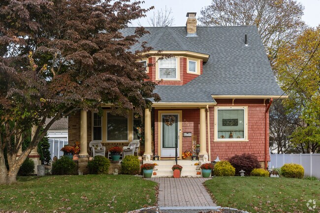 The vibrant color and low landscaping let details of this North End craftsman shine.