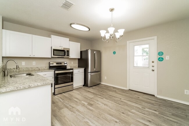 659 Northlake Dr, New Braunfels, TX 78130 - photo 2