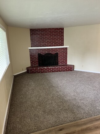 780 66th St, Springfield, OR 97478