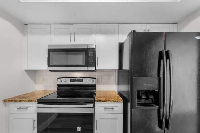 Paradise Palms Portfolio LLC, Fort Myers, FL 33916 - photo 2