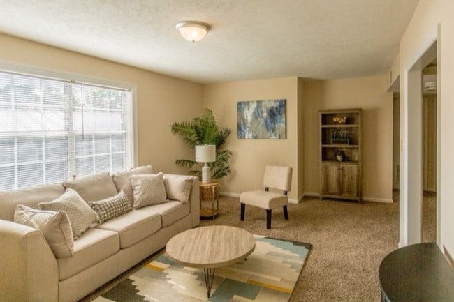 2BA, 1BA - 1200 - Living Room