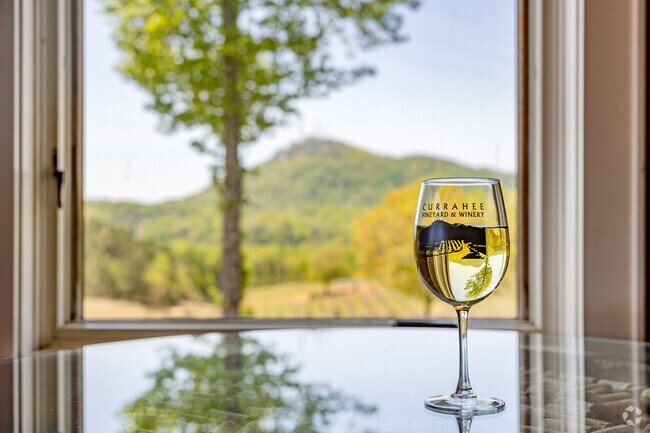 Currahee Winery treats visitors to stunning views of the beautiful Currahee Mountain, conveniently located just outside of Toccoa.