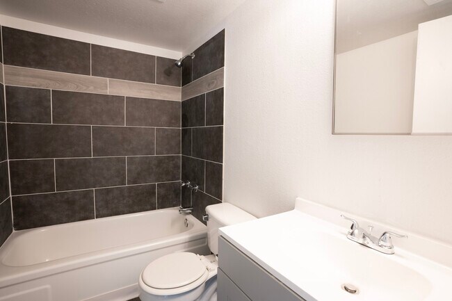 1233 Chelwood Park Blvd NE unit D, Albuquerque, NM 87112 - photo 5