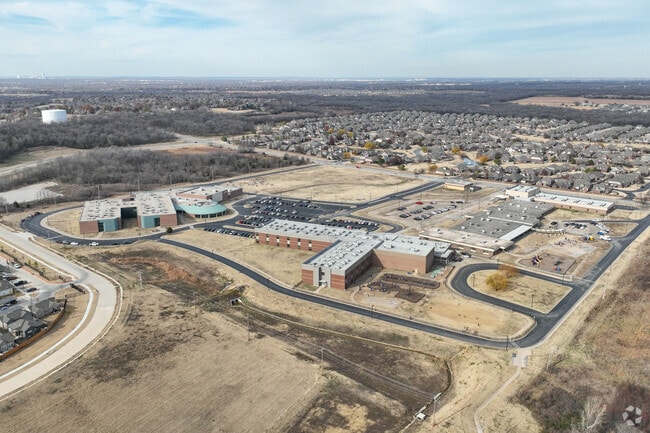 Country Lane Intermediate School shares a campus with Country Lane Primary and Centennial Middle