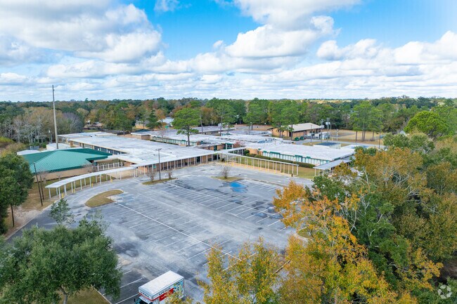 Pine Meadow Elementary holds a B rating from Niche.