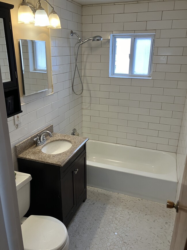 43 Sycamore St unit 2, Albany, NY 12208 - photo 4