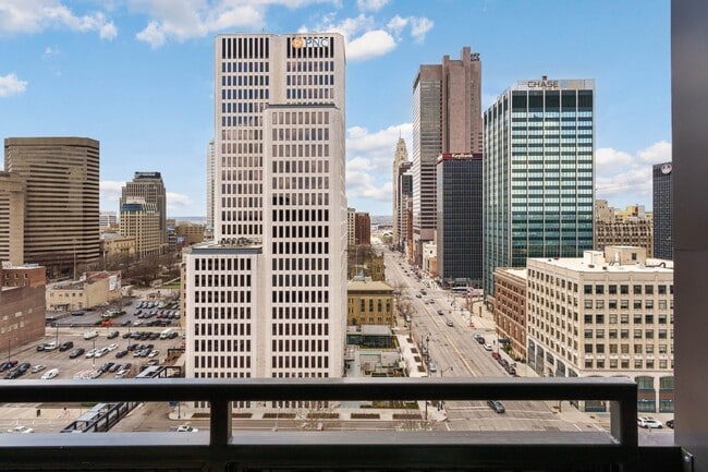 The Pembroke, Columbus, OH 43215 - photo 3