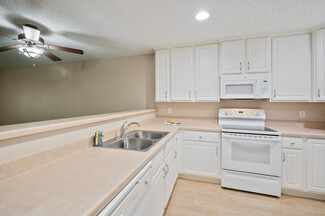 7400 Oak Park Village Dr, Saint Louis Park, MN 55426