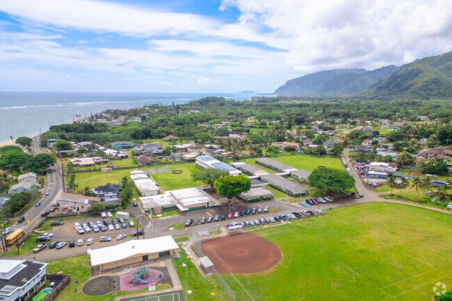 Hau‘ula Elementary School maintains a student-teacher ratio of 14:1, allowing for personalized attention and support.