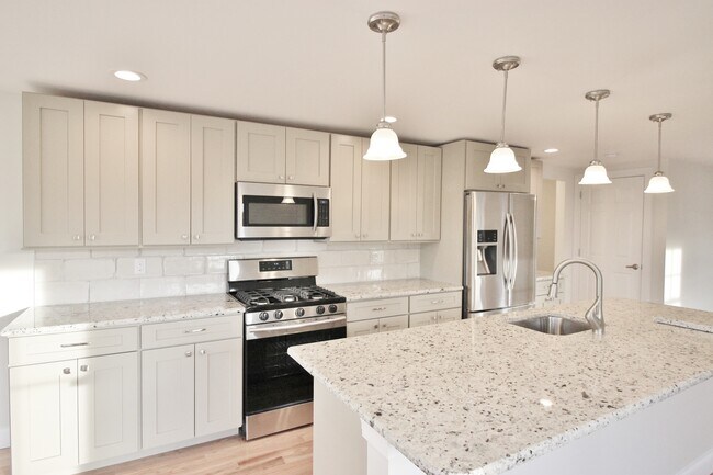 37 Pine St unit 4, Oxford, PA 19363 - photo 2