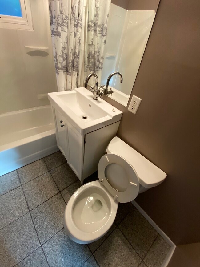 1310 W 28th St unit 4, Minneapolis, MN 55408 - photo 7