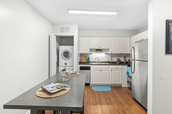 Kingswood - Students save up to 10%!, Chapel Hill, NC 27516 - photo 5