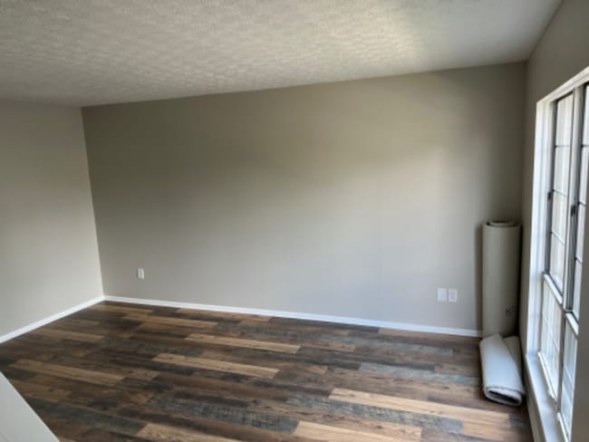 5088 Dalmeny Ct, Columbus, OH 43220 - photo 3