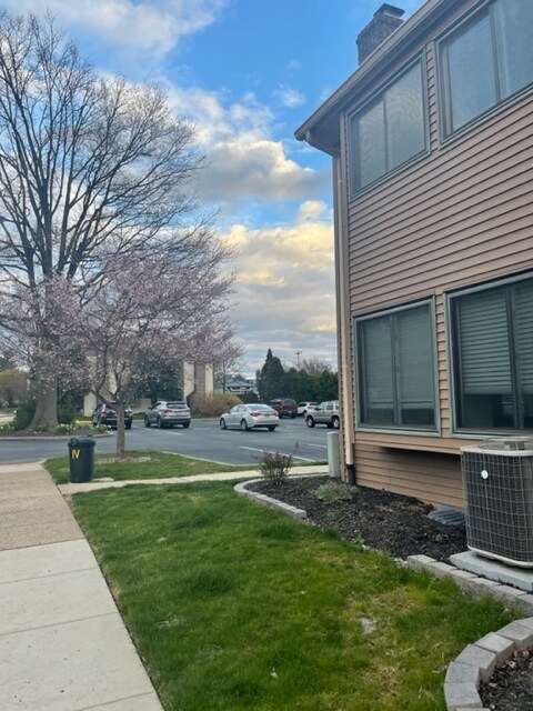 22 Fitzwatertown Rd Unit E-1, Willow Grove, PA 19090