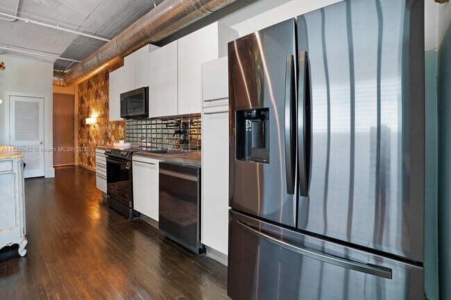 1700 Meridian Ave unit 304, Miami Beach, FL 33139 - photo 5