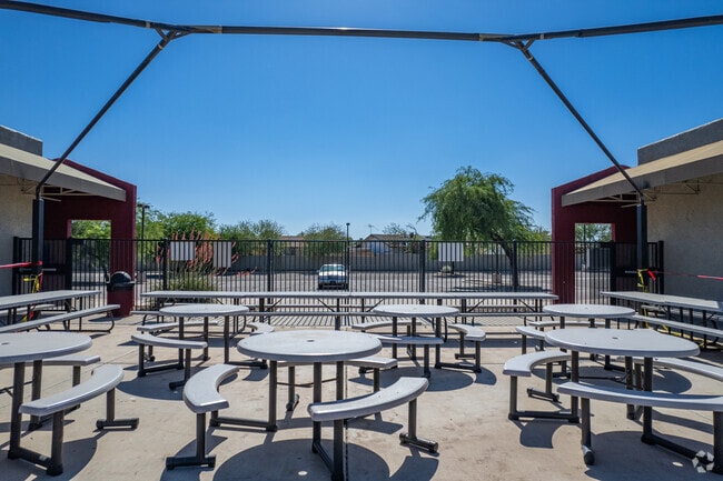 Relaxed Dining: Enjoyable Meals at the Eating Area of Estrella High School.