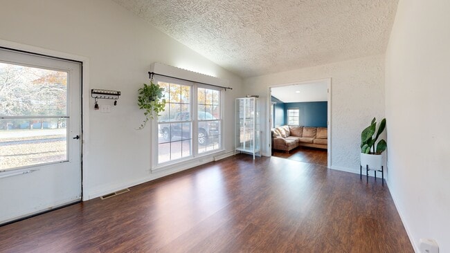 5273 Westwood Dr, Saint Charles, MO 63304 - photo 3