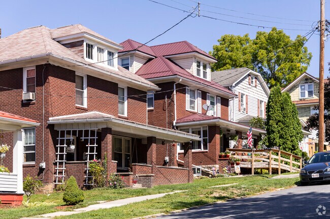 Foursquare, multifamily homes can be found in Hornerstown Johnstown's 7th Ward.